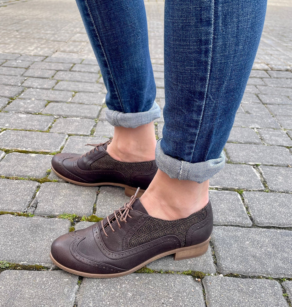 Leeds: Women's Handmade Brown Leather &amp; Tweed Oxford Shoes – Canvas Brogues, Customizable