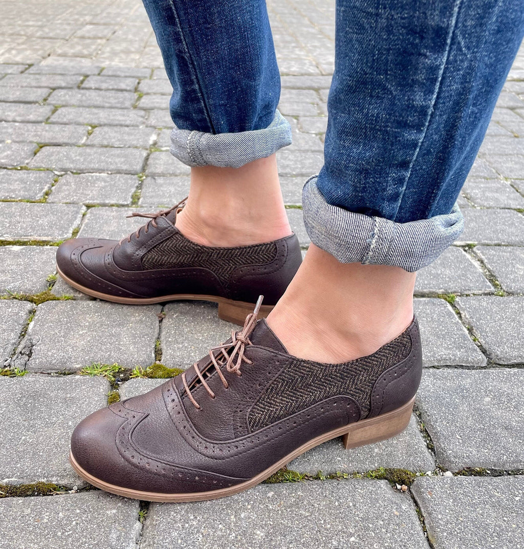 Leeds: Women's Handmade Brown Leather &amp; Tweed Oxford Shoes – Canvas Brogues, Customizable