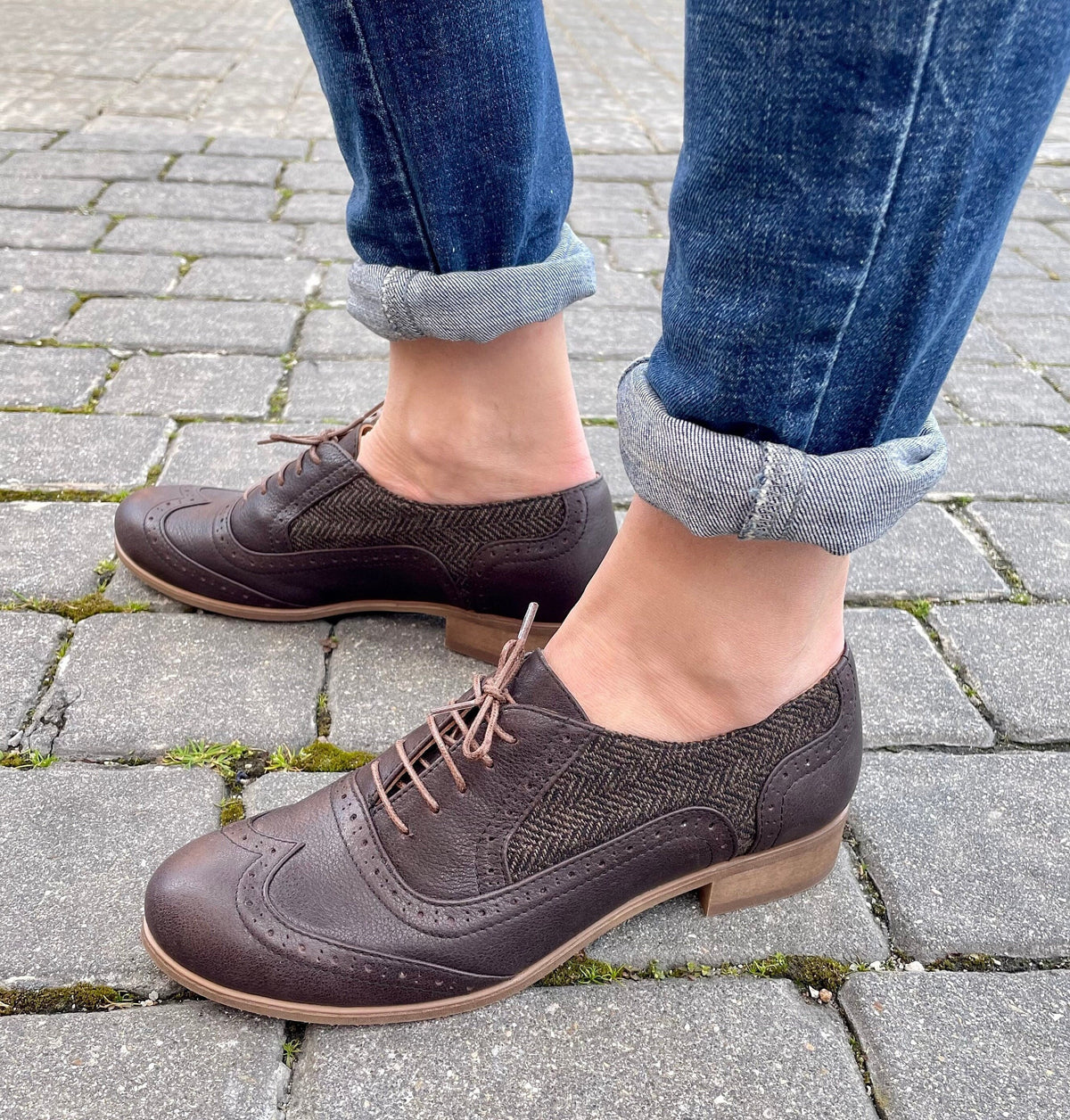 Leeds: Women's Handmade Brown Leather &amp; Tweed Oxford Shoes – Canvas Brogues, Customizable